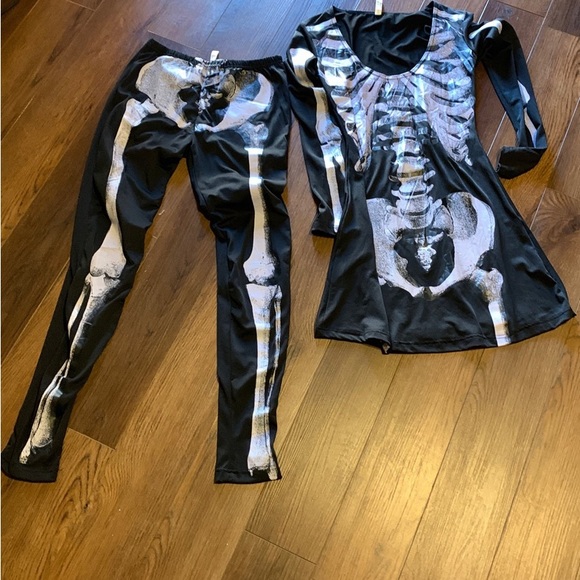 Skeleton costume